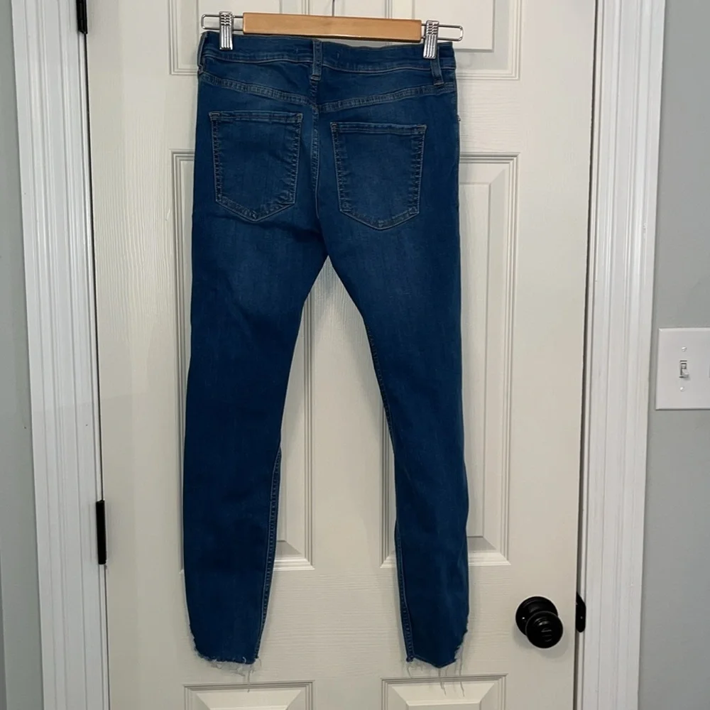 Free People Women’s Shark Bite Distressed High Rise Med Wash Skinny Jeans Sz‎ 27